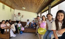 3 yıldır öğrencilere bahçesini açan çift, bu yıl da geleneği bozmadı