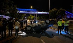 Takla atan otomobilden burunları bile kanamadan çıktılar