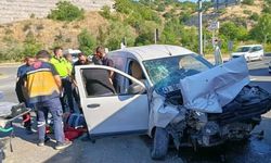İşçi servisi ile hafif ticari araç çarpıştı, 4 yaralı
