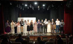 Genç Sahne’den alkış alan final: 6 aylık emek “Kapılar” ile sahneye taşındı