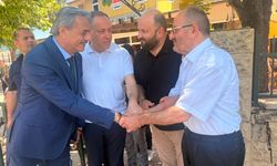 Başkan Alemdar ve Milletvekili Kaya, Güllük Camii’nde vatandaşlarla selamlaştı