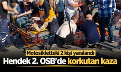 Hendek 2. OSB'de motosiklet otomobile çarptı: 2 kişi yaralandı