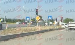 D-100’de devrilen kamyon yolu kapattı!