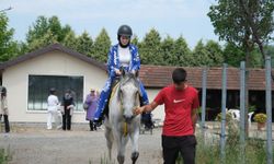 Sağlıklı yaşam yolculuğunda bu kez at biniciliği heyecanı yaşadılar