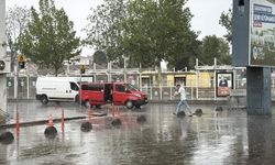 Sakarya'da yaz sıcağını sağanak ve kuvvetli rüzgar bozdu