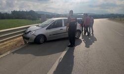 Bilecik'te otomobil bariyere çarptı: 1 yaralı