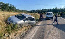 Kamyonetle otomobil çarpıştı: 3 yaralı
