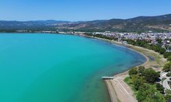 İznik Gölü turkuaza büründü