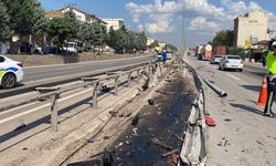 Kontrolden çıkan tır bariyerleri aşarak karşı şeride geçti: 1 yaralı