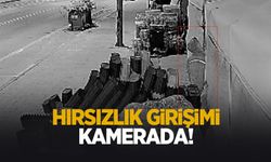 Hırsızlık girişimi kamerada: Biri kilitli kapıyı açmaya, diğeri paspası alıp kaçmaya çalıştı