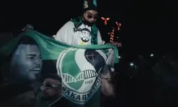 Sakaryalı ünlü rapçi Amerika'da Sakaryaspor bayrağı açtı