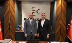MHP Sakarya İl Başkanı Alkaş AK Parti'nin 25. yılını beyaz güllerle kutladı