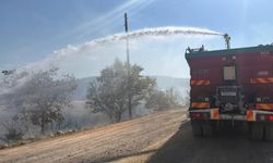 Bilecik’te devrilen elektrik direği yangına neden oldu
