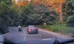 Bolu'da virajı alamayan motosiklet otomobile çarptı