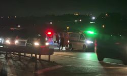Bariyerlere çarpan motosikletli hayatını kaybetti