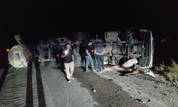Devrilen soda tankeri yolu trafiğe kapattı