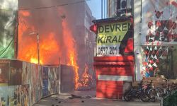 Konteynerdeki yangın iki işletmeye sıçradı