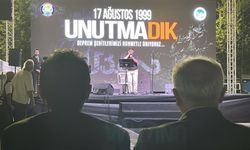 Deprem saati 03.02'de Sakarya'da eller semaya açıldı