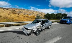 Bilecik'te kamyon ile otomobil çarpıştı, 1 yaralı