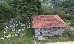 Akyazı'da 78 yıllık ahşap cami zamana yenik düşüyor