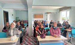 Büyükşehir’in “Kadın Kadına” buluşmaları Akyazı’da devam etti