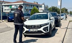 Serdivan’da kaldırıma park eden araçlara cezai işlem