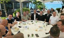 Yiğit Turan, Memnuniye Muhtarı'nın cemiyetine katıldı