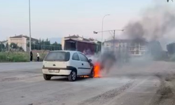 Otomobil yangını büyümeden söndürüldü