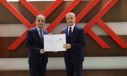 Rektör Al mazbatasını YÖK Başkanı Prof. Dr. Erol Özvar’dan aldı