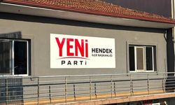 Hendek'te Yeni Parti tabelası asıldı