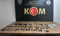 Serdivan'da silah kaçakçılığı operasyonu: Evinden çok sayıda silah parçası çıktı