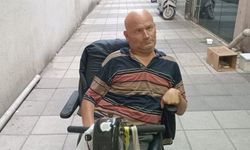 Akülü aracı bozulan engelli vatandaş yetkililerden yardım bekliyor