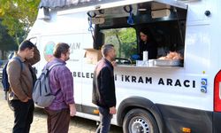 Serdivan’da üniversitelilere sıcak çorba ikramı