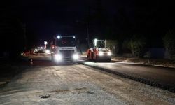 Arifiye Atatürk Caddesi’nde geceden sabaha uzanan asfalt mesaisi: Yepyeni bir görünüme kavuşuyor