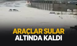 Şiddetli yağış sele dönüştü! Araçlar sular altında kaldı