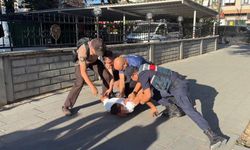 İnşaatta başlayan kavga polis merkezi önünde devam etti