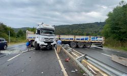 Tır makasladı! Trafik felç oldu