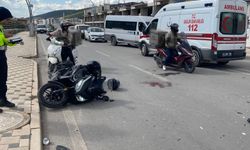 Hafif ticari araç ile çarpışan motosikletli ağır yaralandı