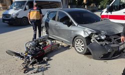 Akyazı'da otomobil ile motosiklet çarpıştı: 1 yaralı