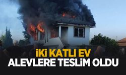 İki katlı ev alev alev yandı