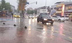 Adapazarı şehir merkezinde yağış etkili olmaya devam ediyor