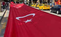 Sakarya'da 500 metrelik Türk bayrağıyla yürüdüler