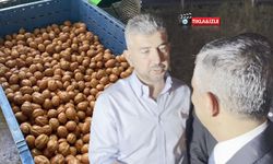 CHP'li Nihat Arda Şahin Yeni Parti lideri Özel'e ceviz ikram etti, kulisler hareketlendi