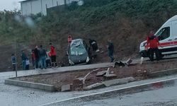 Hendek'te otomobil kanala düştü: 2 yaralı