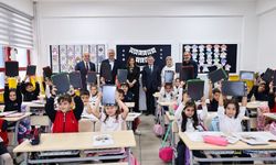Osman Çelik'ten minik öğrencilere sürpriz ziyaret