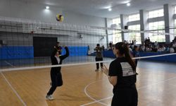 Büyükşehir, geleceğin voleybolcularını yetenek taramalarıyla keşfediyor