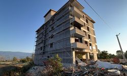 inşaatın 5. katından düşen işçi ağır yaralandı
