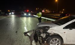 Otomobil bariyerlere çarparak savruldu: 1 yaralı