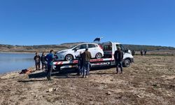 Balık tutmaya gittikleri baraja araçları düştü