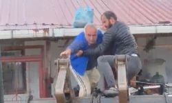 Sel sularının yükselmesiyle evde mahsur kalan vatandaşlar kepçeyle kurtarıldı